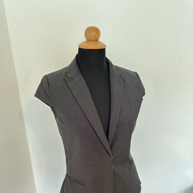 H&M short sleeve blazer, women's size 6