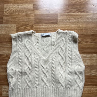 Zara beige knitted vest