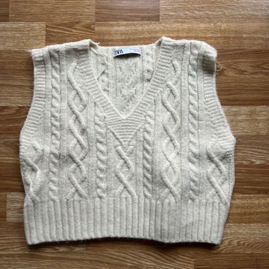 Zara beige knitted vest