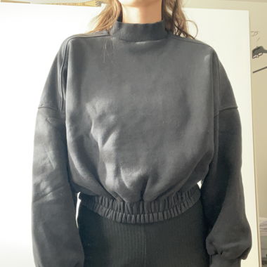 Schwarzer Pull&Bear Pulli, Grösse L (gefühlt S)