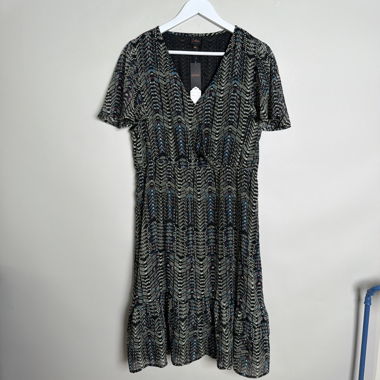 Robe mi-longue à manches courtes à motifs