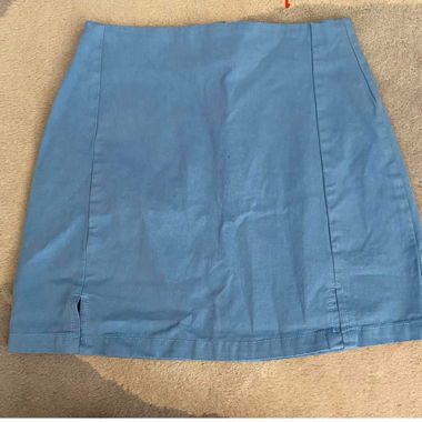Blaue Minirock mit vorderen Schlitzen Brandy Melville