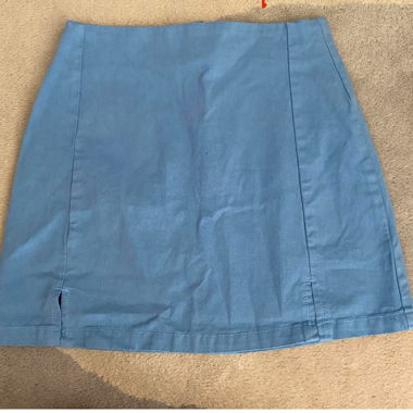 Mini-jupe bleue avec fentes avant Brandy Melville