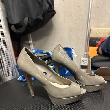 Graue Stilettos  Pumps  plateau MANGO