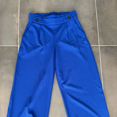 Blaue Stoffhose 