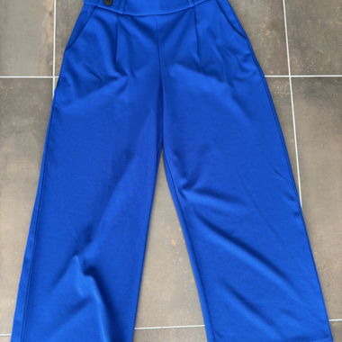 Blaue Stoffhose 