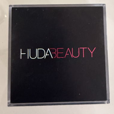 Poudre Huda Beauty Banana Bread