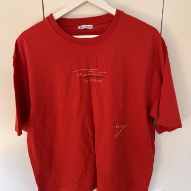 Zara rotes Grafik-T-Shirt