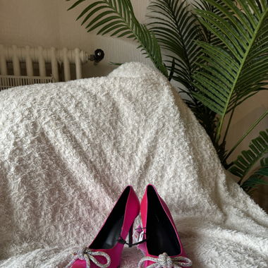 Talons satinés rose fuschia à lacets brillants 