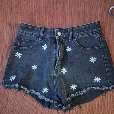 Short en jean fleuri