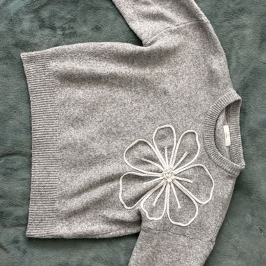 Pull à fleurs grises style coréen
