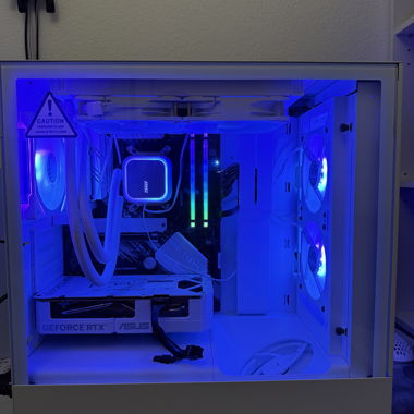 Weisser Gaming-PC Tower