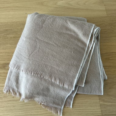 Zara Grosstuch Beige aus weichem Material