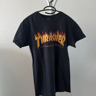 T-shirt Thrasher nero con logo fiamme