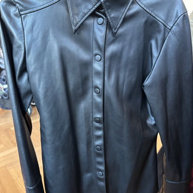 Zara Hemd aus Kunstleder in Schwarz