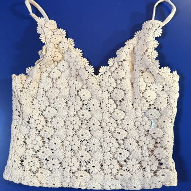 Top in pizzo crema