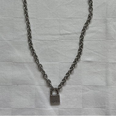 lock necklace 