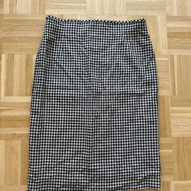 Je vends une jupe en laine vintage d'Escada