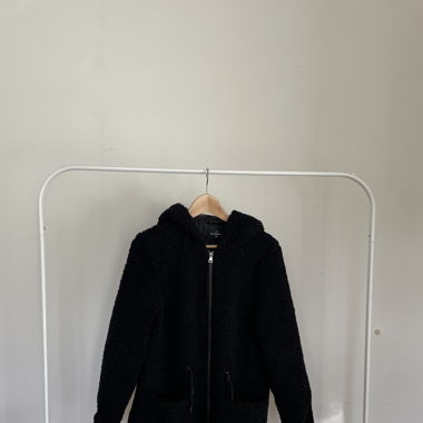 schwarze Felljacke/Mantel