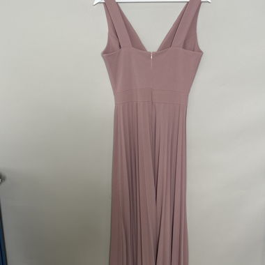 Robe rose plissée