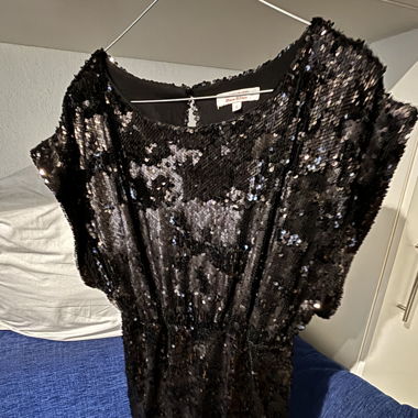 Elegantes schwarzes Paillettenkleid