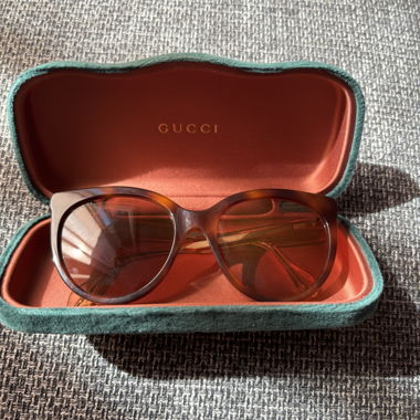 Occhiali da sole Gucci con custodia