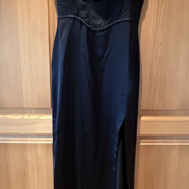Schwarzes Satin Kleid
