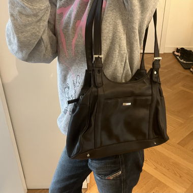 Black shoulder bag