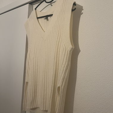 Knit Top with V-Neck