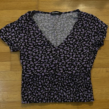 Top floreale viola e nero, taglia S