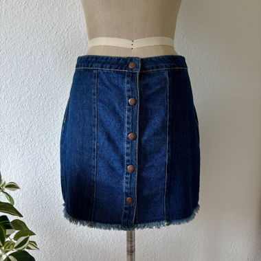 Trendiger Jeansrock mit Knopfleiste
