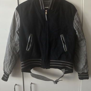 Bomber jacket with leather cuffs