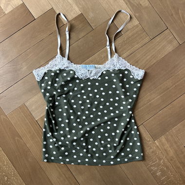 Spitzentop mit Polka-Dots