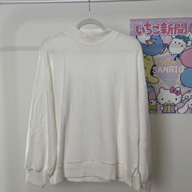 Weisser Rollkragenpullover