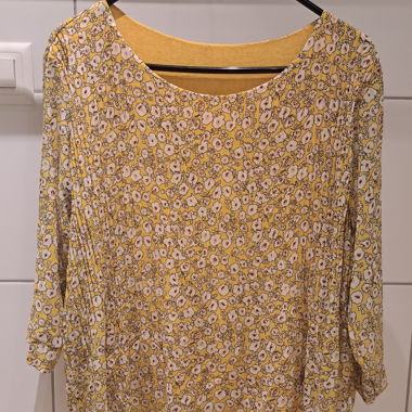 Blumige Damenbluse gelb