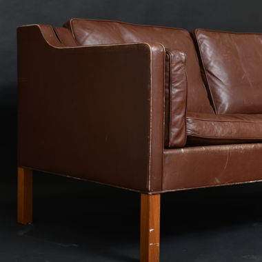 Dänisches Design Ledersofa mit Holzfüssen