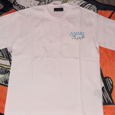 T-shirt in stile Amiri con stampa floreale