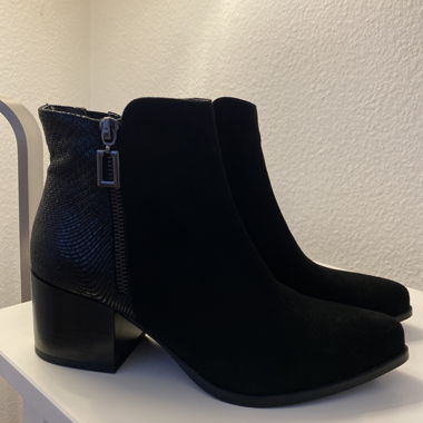 Schwarze Stiefeletten - Gr. 37 - neu