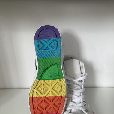 Converses blanches arc-en-ciel édition limitée 