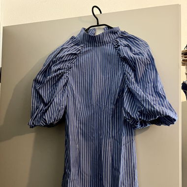 Blaue Weiss Kleid