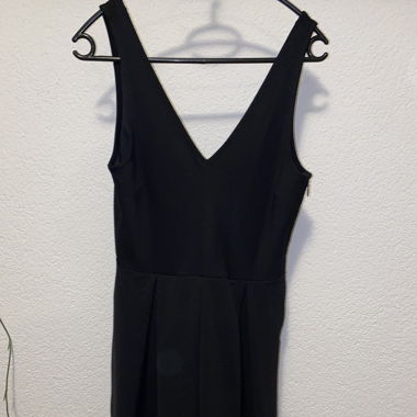 Schwarzes Kleid