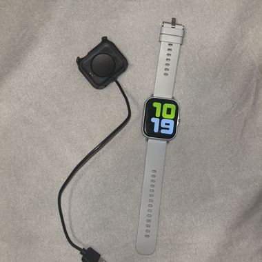 Montre connectée grise