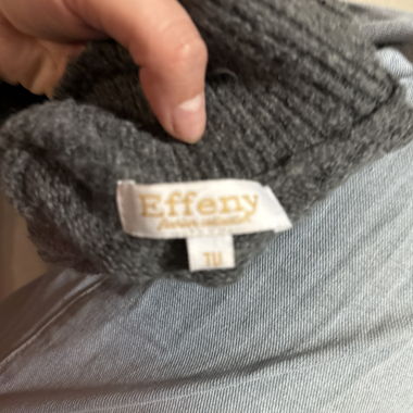 Grauer Effeny-Strickpullover