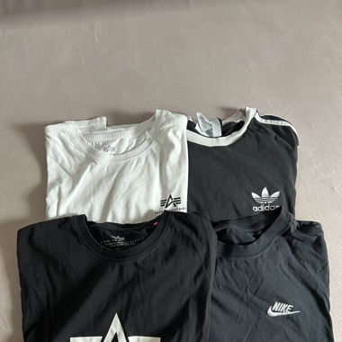 4 T-Shirts