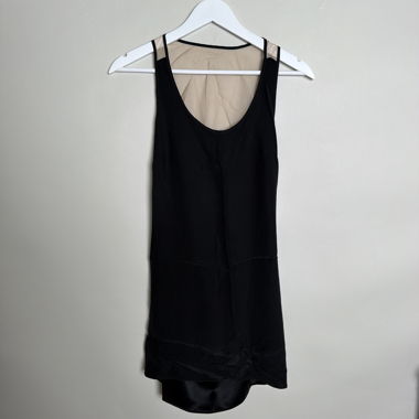 Kimberly-Taylor-Schwarzes Kleid