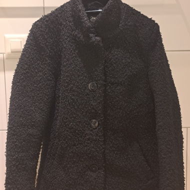 Wolljacke schwarz mit Knopfverschluss