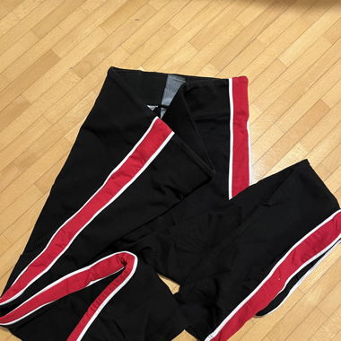 Leggings neri e rossi