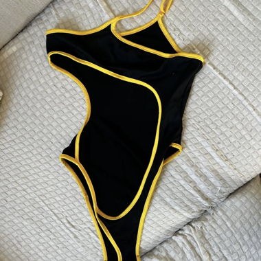 Black and yellow asymmetrical body