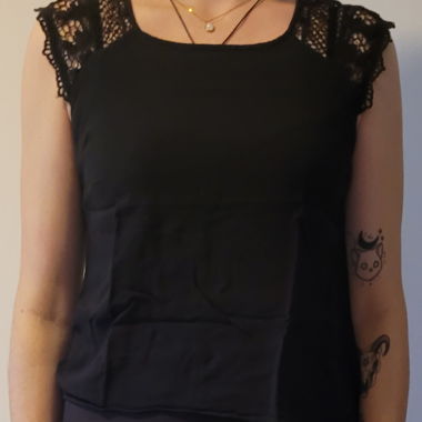 Top à manches en dentelle