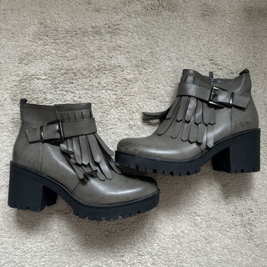 Bottines grise frange 